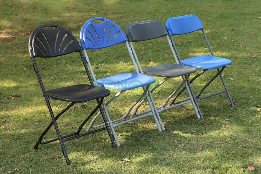 Fan Back Steel &Plastic Folding Chair1.png
