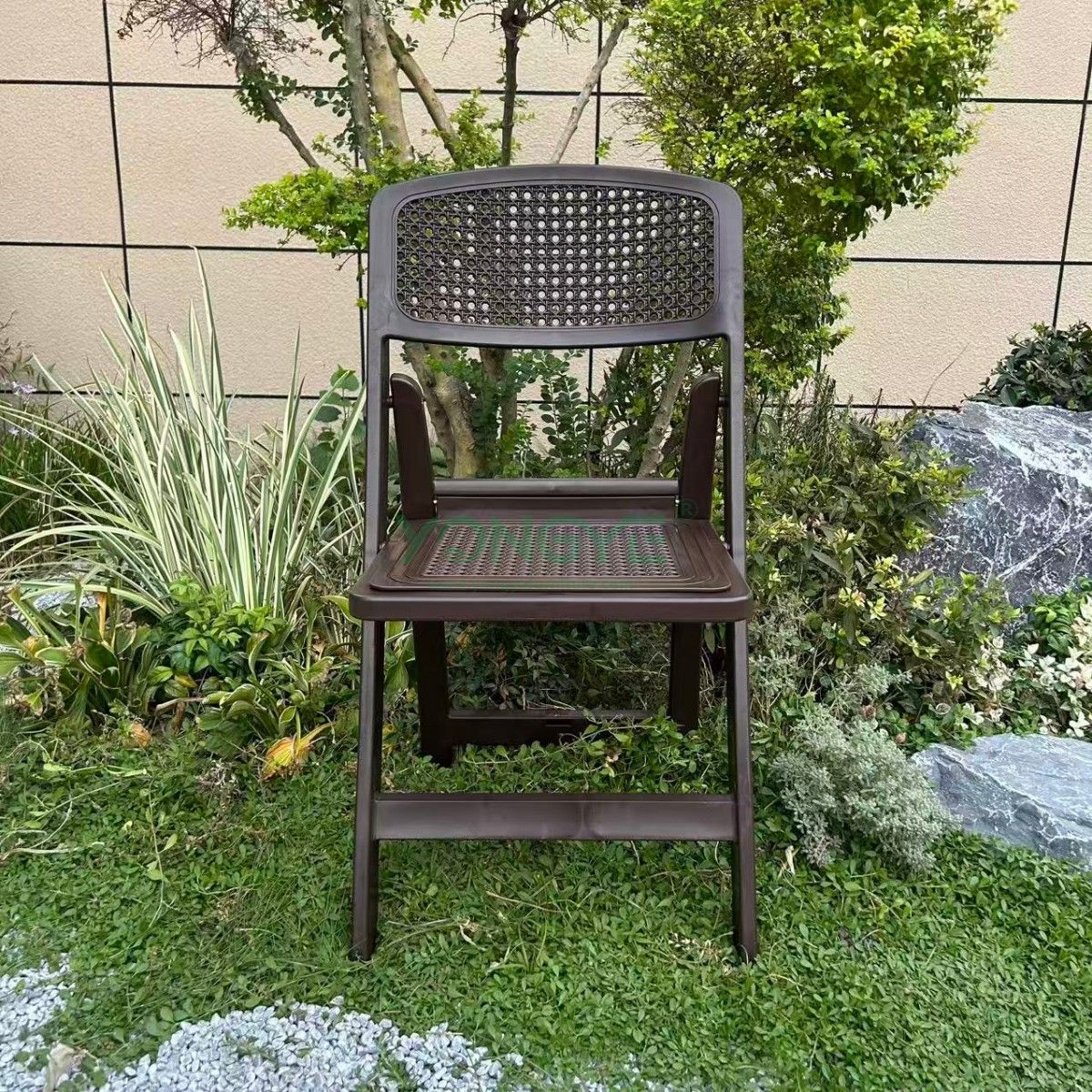 Patio events outdoor garden ratten holes seat back resin folding chair (3).jpg