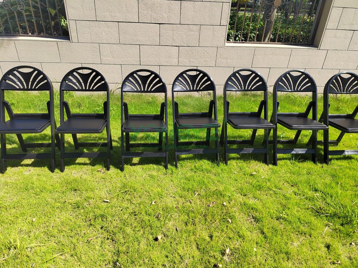 Fan Back Resin Folding Chair5.jpg