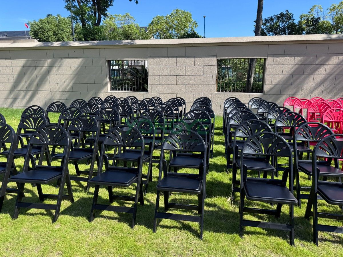 Fan Back Resin Folding Chair19.jpg