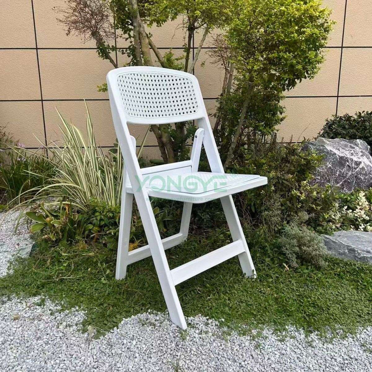 Patio events outdoor garden ratten holes seat back resin folding chair (4).jpg