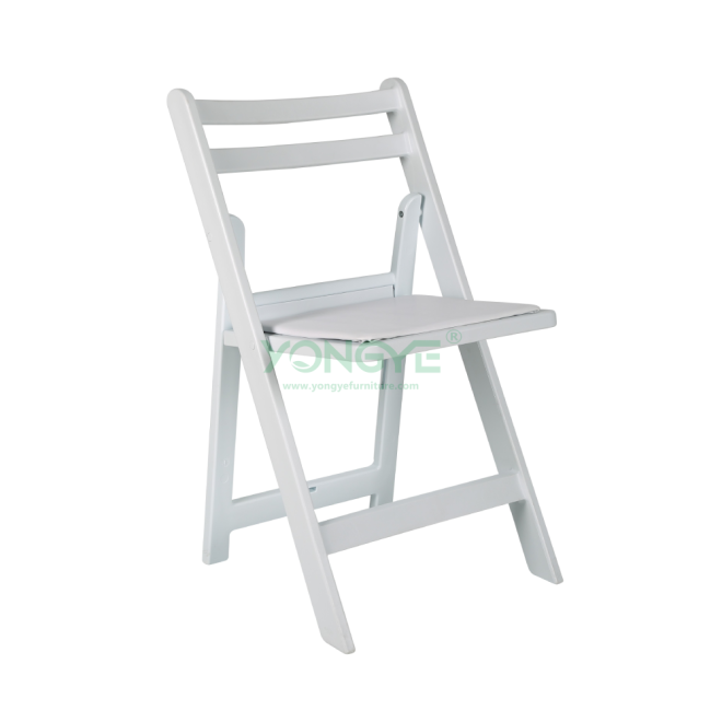 White Resin vs Metal Folding Chairs for Outdoors