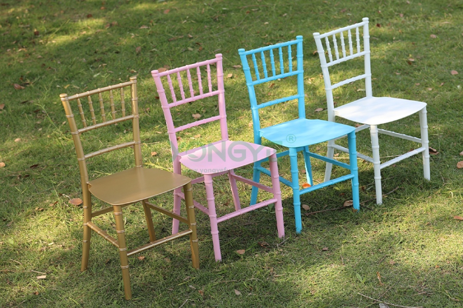 Kids Resin Chiavari Chair2.png