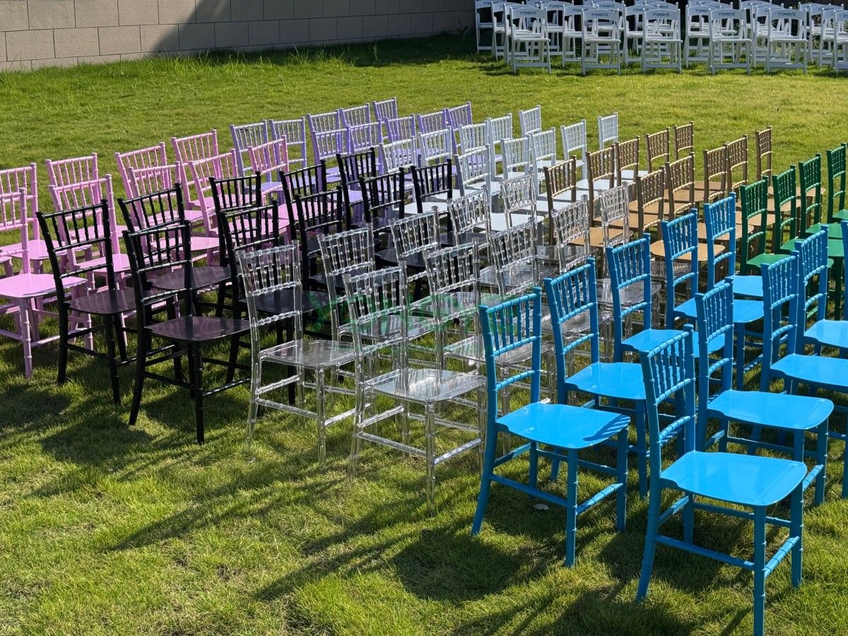 Kids Resin Chiavari Chair5.jpg