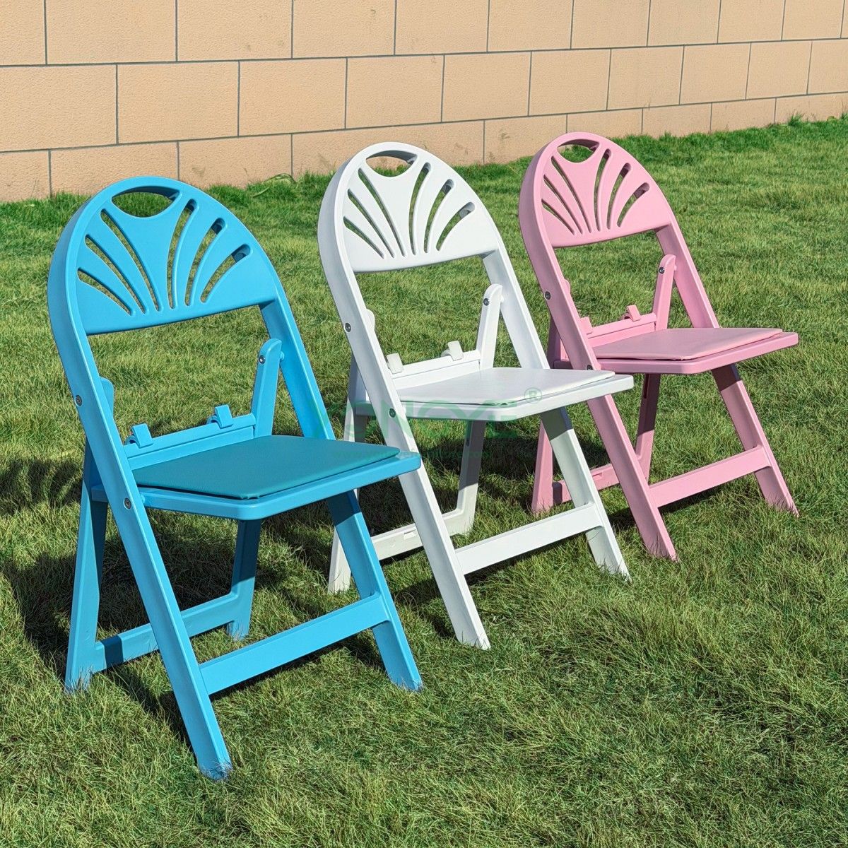 Kids Fan Back Resin Folding Chair11.jpg