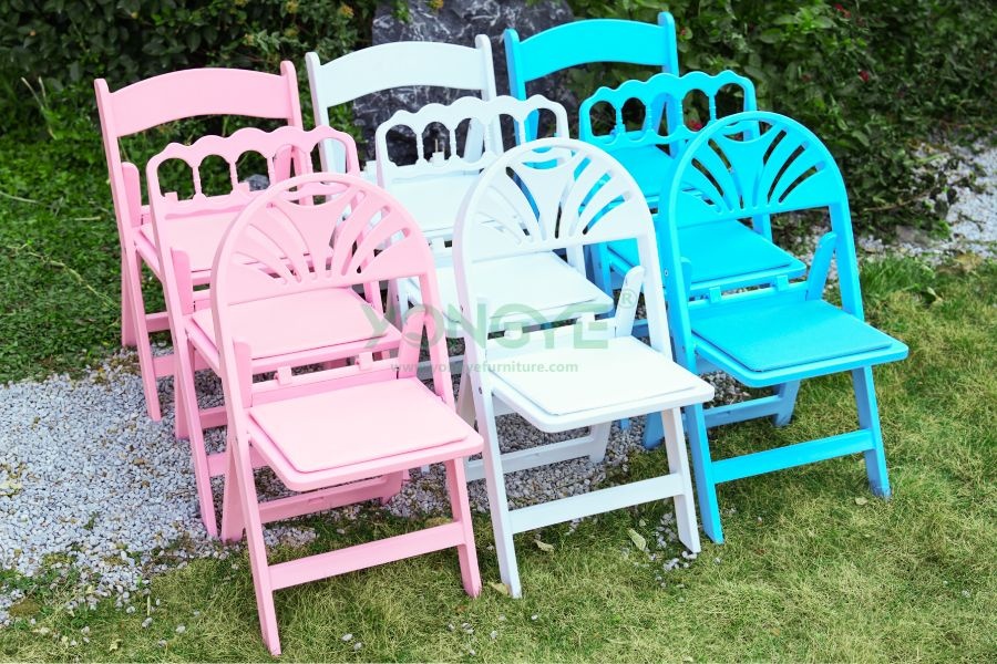 Kids Fan Back Resin Folding Chair1.jpg