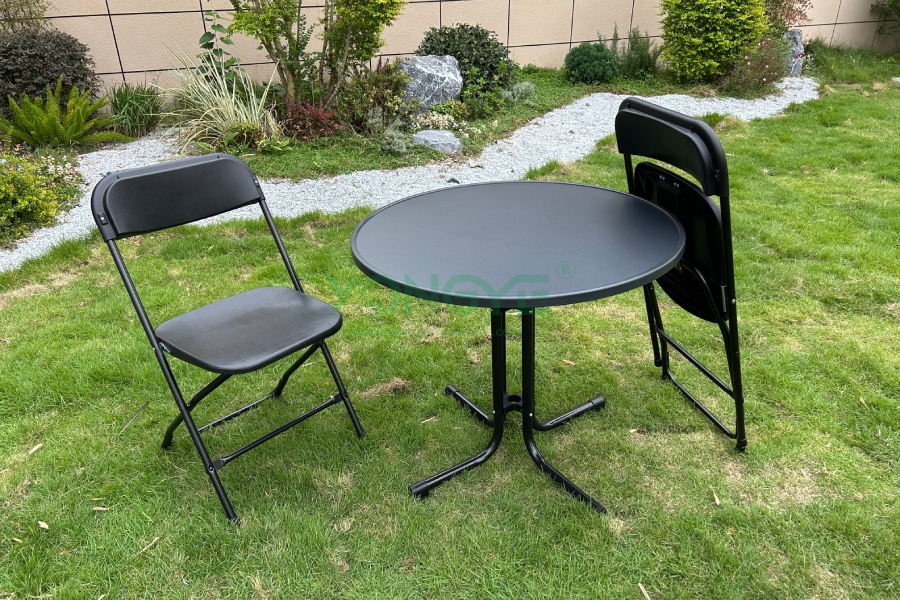 Round Table+Steel & Plastic Folding Chair1.png